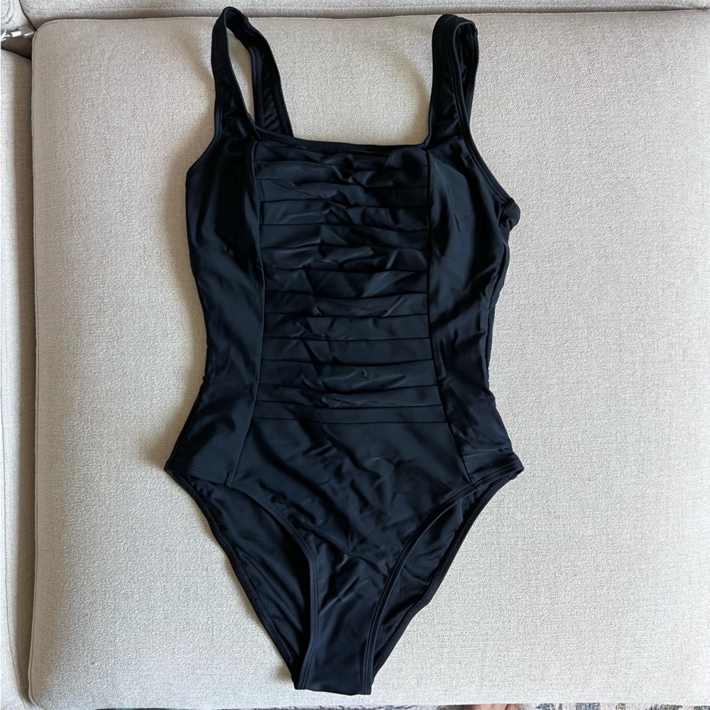 Cupshe Black Classic One Piece Swimsuit with Ruched Front